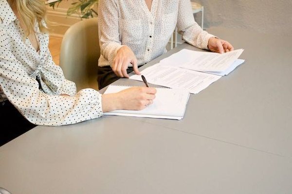 Négocier un bien avec une agence immobilière à Le Bouscat : Conseils et astuces pour une transaction réussie